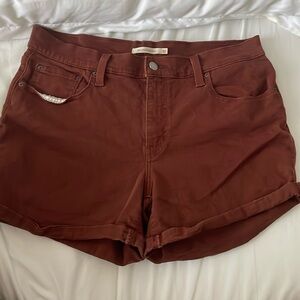 Mid length Levi’s shorts